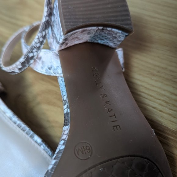 Kelly & Katie Women's snake print sandals- size 6.5 gently used - Picture 5 of 5